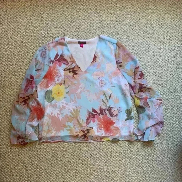 VINCE CAMUTO - Floral Ruffle Sleeve Top - Excellent Condition - Picture 10 of 13